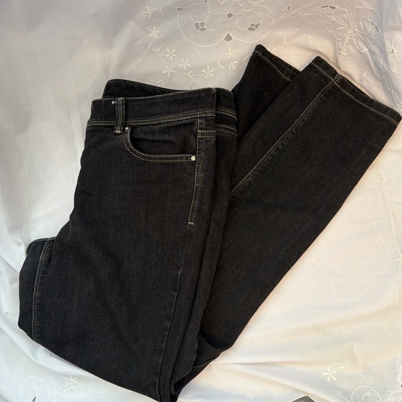 White House Black Market Size 8R (33”) black low rise 8.5” Slim Ankle 28” Crop - Picture 4 of 8